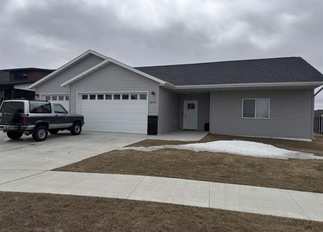 Property at 1604 Woodlands Way SE, Minot, ND 58701, 3 beds, 2 baths