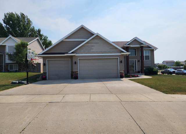 Property at 2625 Heritage Dr NW, Minot, ND 58703, 3 beds, 1.75 baths