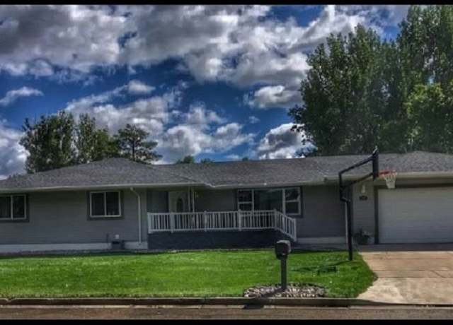 Property at 505 SW 22nd St, Minot, ND 58701, 6 beds, 2.5 baths