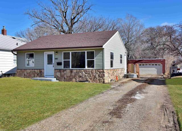 Property at 440 22nd St NW, Minot, ND 58703, 3 beds, 2 baths
