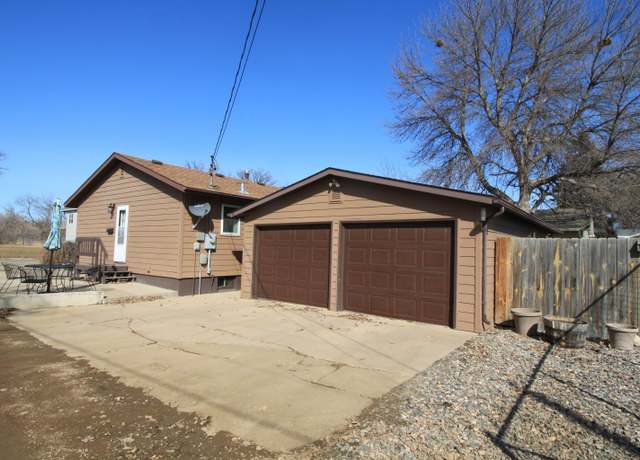 Property at 1616 1st Ave SE, Minot, ND 58701, 3 beds, 2 baths