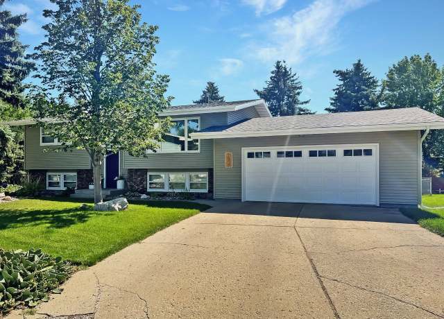 Property at 1815 12 1/2 St SW, Minot, ND 58701, 3 beds, 3 baths