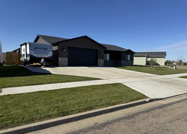 Property at 178 Mulberry Loop NE, Minot, ND 58703, 3 beds, 2 baths