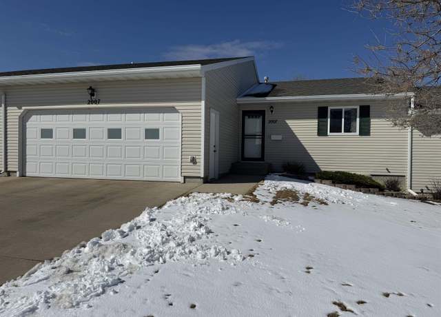 Property at 2007 NW 13th St, Minot, ND 58703, 4 beds, 3 baths