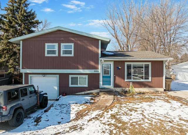 Property at 1925 8th St NW, Minot, ND 58703, 3 beds, 2 baths