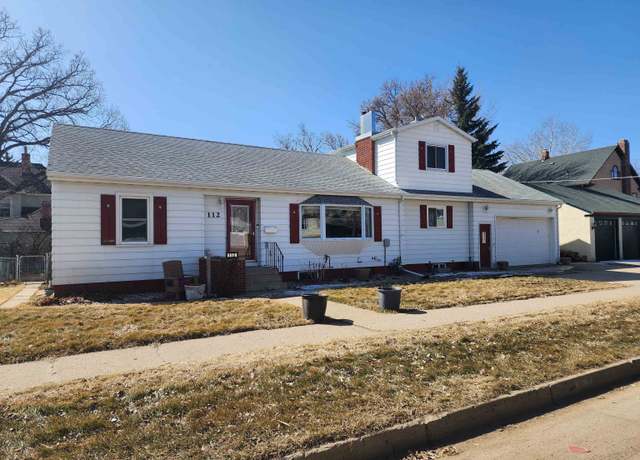 Property at 112 University Ave E, Minot, ND 58703, 8 beds, 4 baths