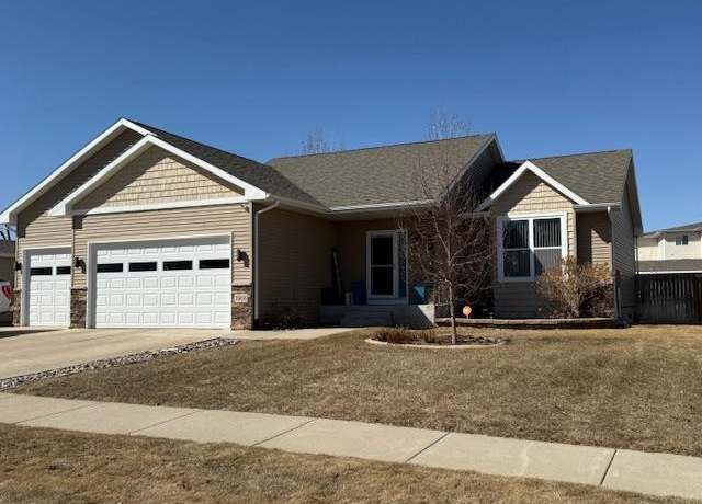 Property at 1908 26th St SW, Minot, ND 58701, 4 beds, 2.75 baths