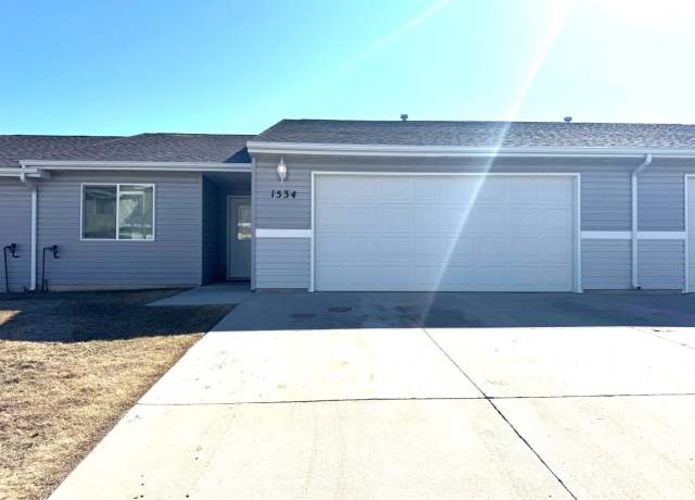 Property at 1534 35th Ave SE, Minot, ND 58701, 2 beds, 2 baths