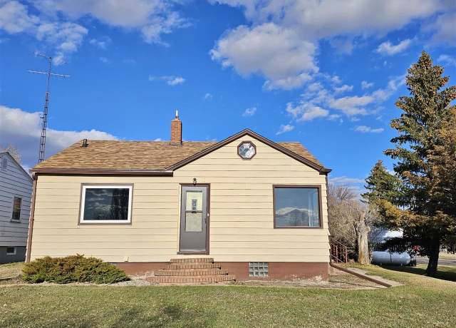 Property at 810 2nd Ave NW, Kenmare, ND 58746, 2 beds, 1 bath