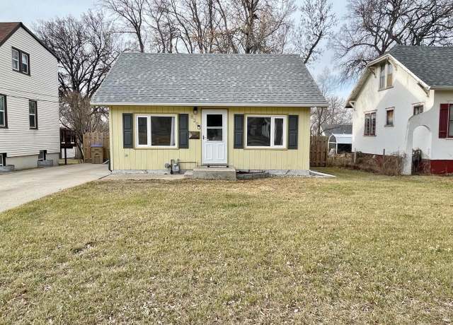 Property at 829 10th Ave NW, Minot, ND 58703, 2 beds, 1 bath