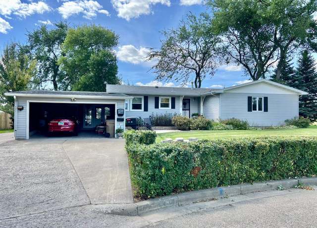 Property at 217 25th St NW, Minot, ND 58703, 3 beds, 3 baths