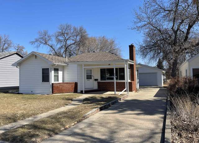 Property at 804 NW 14th St, Minot, ND 58703, 2 beds, 1.75 baths