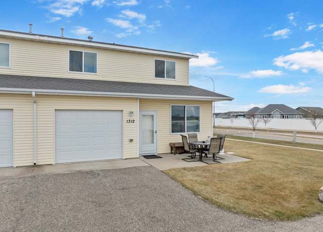 Property at 1312 SE 31st Ave SE, Minot, ND 58701, 2 beds, 2 baths