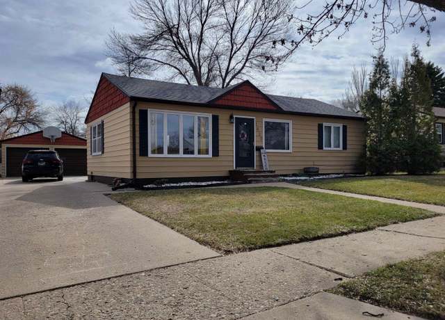 Property at 1425 9th St SW, Minot, ND 58701, 2 beds, 1 bath