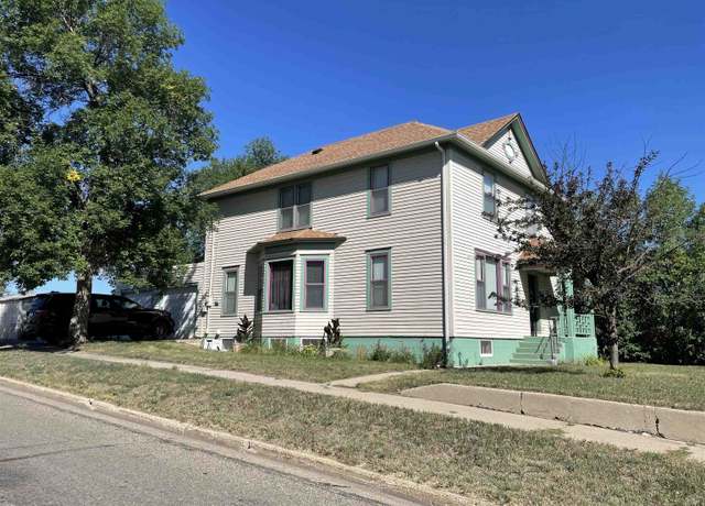 Property at 624 Main St S, Minot, ND 58701, 5 beds, 3.5 baths