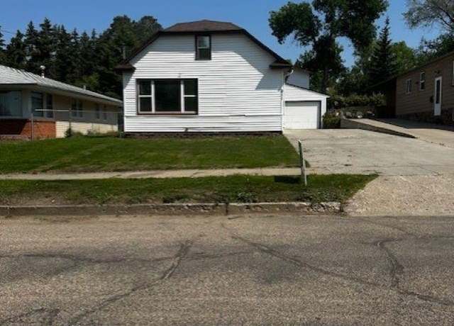 Property at 911 NE 9th Ave, Minot, ND 58701, 3 beds, 1 bath