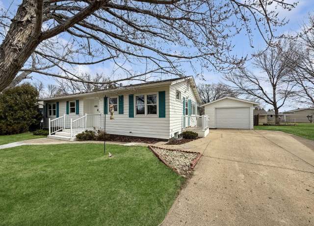 Property at 1833 7th St SW, Minot, ND 58701, 3 beds, 2 baths