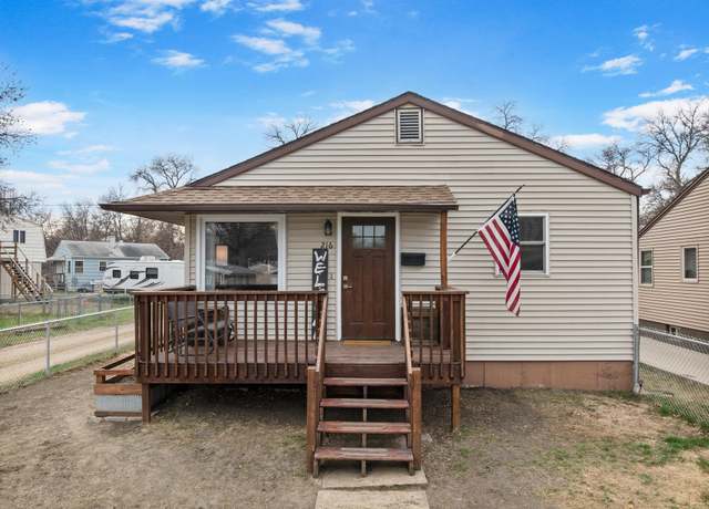 Property at 216 18th St SE, Minot, ND 58701, 3 beds, 1 bath