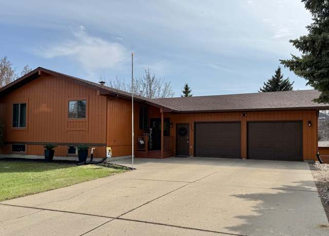 Property at 2509 Bel Air Pl NW, Minot, ND 58703, 5 beds, 3 baths