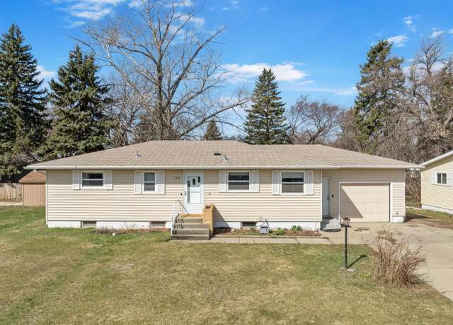 Property at 1730 1st St SE, Minot, ND 58701, 3 beds, 2 baths