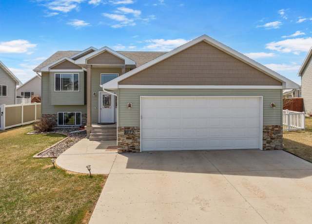 Property at 2772 Heritage Dr, Minot, ND 58703, 4 beds, 3 baths