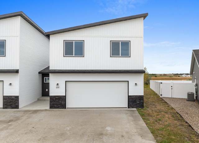 Property at 1547 47th Loop Loop SE, Minot, ND 58701, 3 beds, 2.5 baths