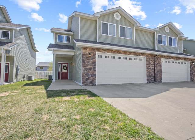 Property at 2344 NW 14th St NW, Minot, ND 58703, 3 beds, 2.5 baths