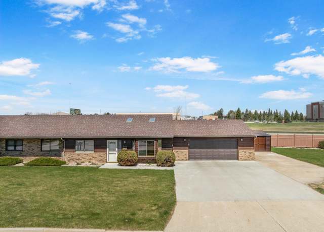 Property at 600 SW 24th Ave SW, Minot, ND 58701, 3 beds, 2 baths