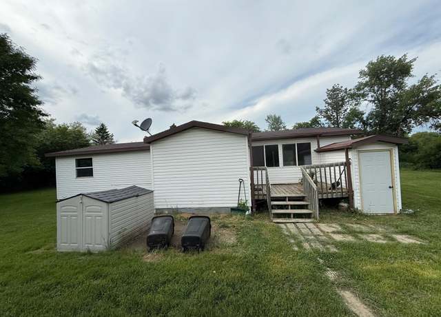 Property at 1601 72nd St SE, Minot, ND 58701, 3 beds, 2 baths
