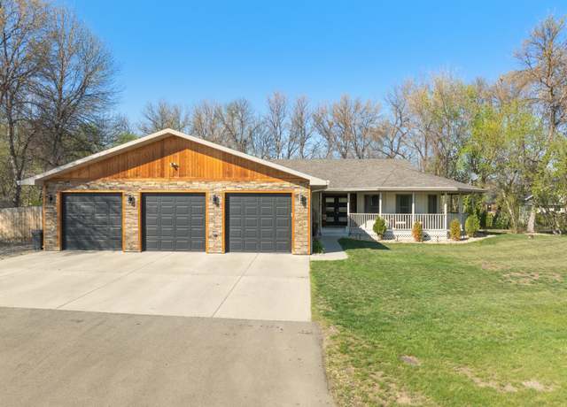Property at 715 37th St SW, Minot, ND 58701, 4 beds, 3 baths