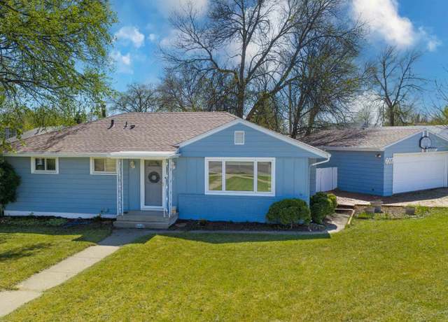 Property at 607 16th Ave SW, Minot, ND 58701, 4 beds, 2 baths