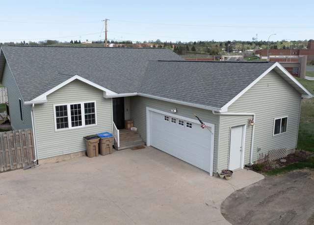 Property at 611 16th St SW, Minot, ND 58701, 4 beds, 2 baths
