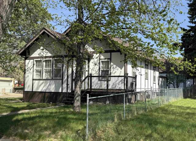 Property at 701 9th Ave NE, Minot, ND 58703, 3 beds, 2 baths