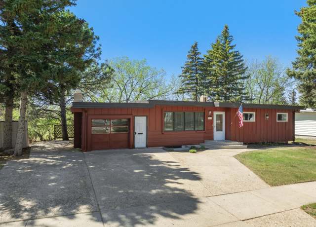 Property at 1933 Skyline Dr, Minot, ND 58703, 4 beds, 2 baths