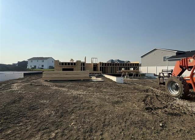Property at 138 Mulberry Loop NE, Minot, ND 58703, 5 beds, 3 baths