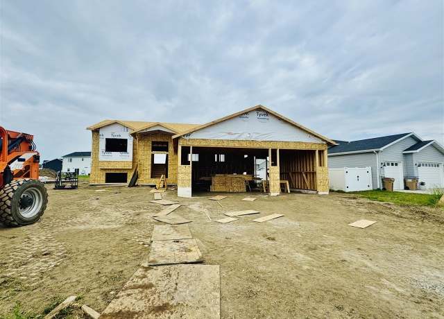 Property at 138 Mulberry Loop NE, Minot, ND 58703, 5 beds, 3 baths