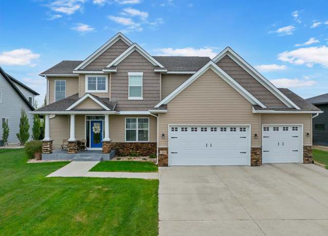 Property at 1804 Valley Bluffs Dr SE, Minot, ND 58701, 4 beds, 4 baths