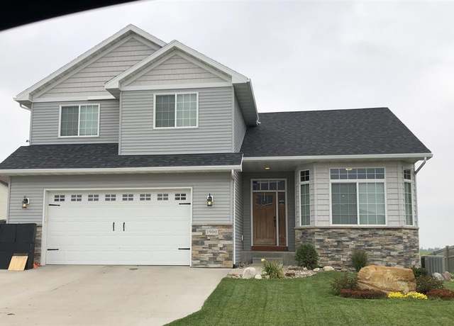 Property at 1900 27th Ave NW, Minot, ND 58703, 5 beds, 3.5 baths