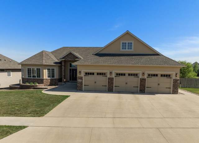Property at 1608 31st Ave SE, Minot, ND 58701, 5 beds, 4 baths