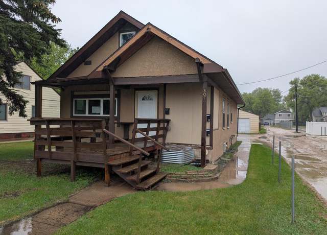 Property at 807 NW 8th St, Minot, ND 58703, 2 beds, 2 baths