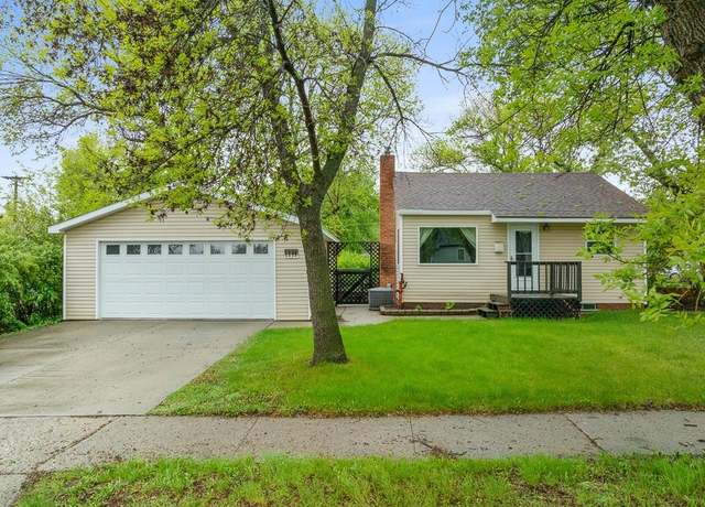 Property at 1111 15th St NW, Minot, ND 58703, 3 beds, 1 bath