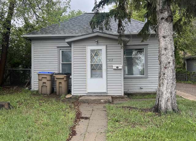 Property at 912 Valley St SE, Minot, ND 58701, 3 beds, 1 bath