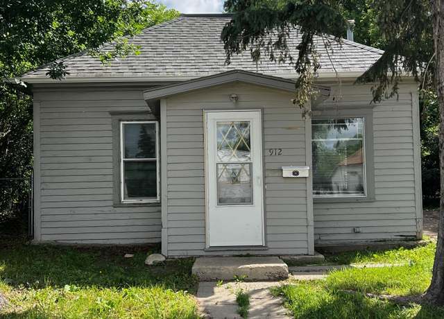 Property at 912 Valley St SE, Minot, ND 58701, 3 beds, 1 bath