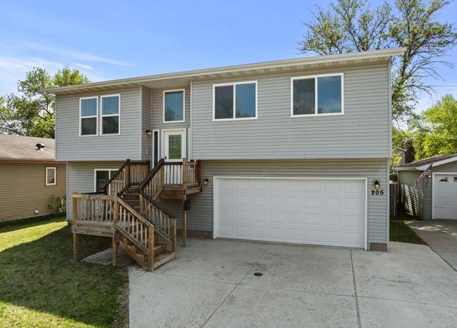 Property at 205 17th St NW, Minot, ND 58703, 4 beds, 3 baths