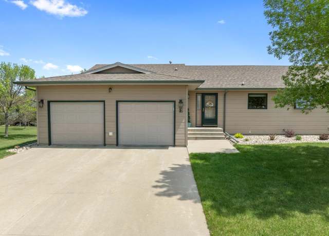 Property at 824 35th Ave SW Unit E, Minot, ND 58701, 4 beds, 3 baths