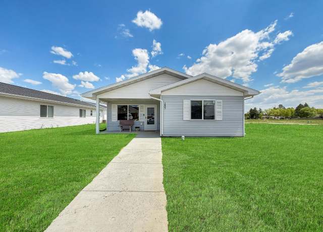 Property at 2807 Jeffrey Dr, Minot, ND 58703, 3 beds, 2 baths
