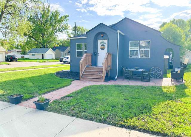 Property at 101 6th St, Minot, ND 58703, 3 beds, 1.75 baths