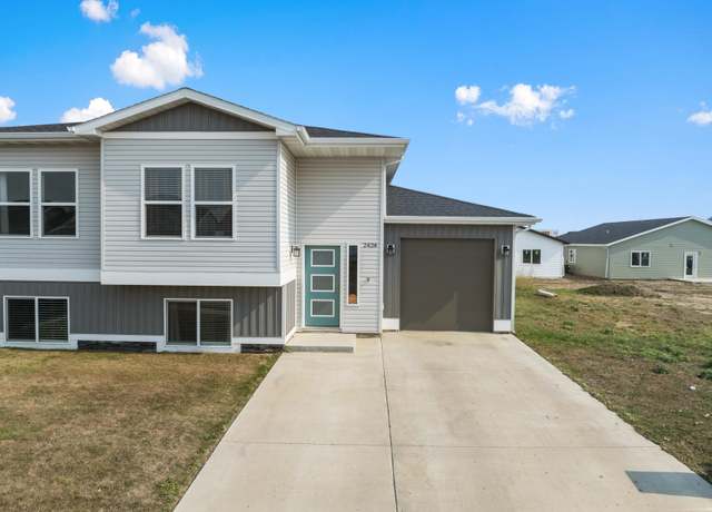 Property at 2424 Landmark Dr, Minot, ND 58703, 3 beds, 2 baths