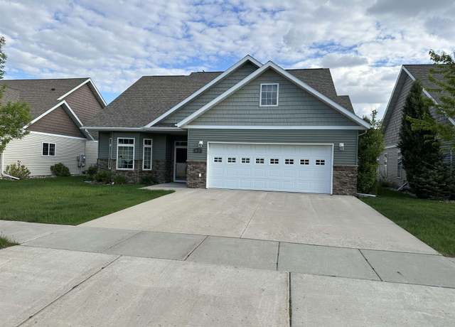Property at 902 Sycamore Ave Ave SE, Minot, ND 58701, 2 beds, 2 baths