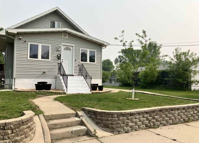 Property at 430 NW 2nd Ave, Minot, ND 58703, 3 beds, 2 baths